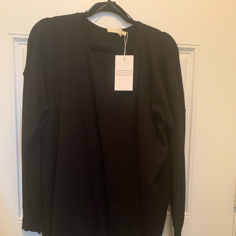 Ladies Ninexis black tunic. Size M/L